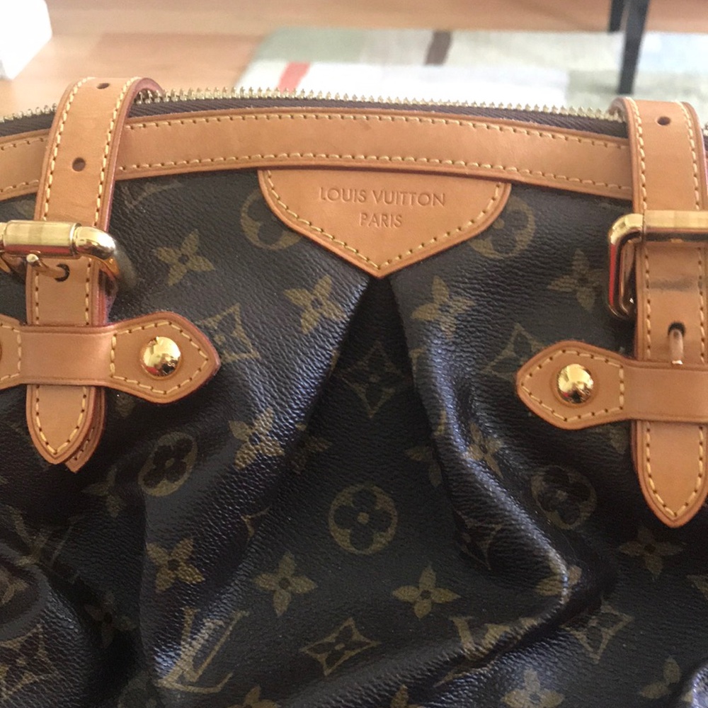 Sold!!!! Louis Vuitton zipper bag TIVOLI GM
